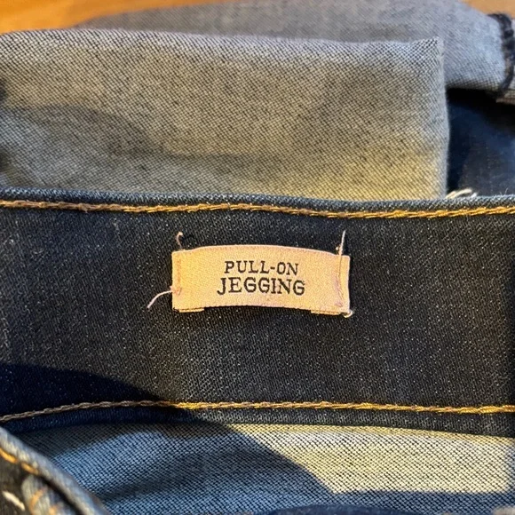 Juicy Couture Dark Blue Ankle Jeans - Picture 6 of 6